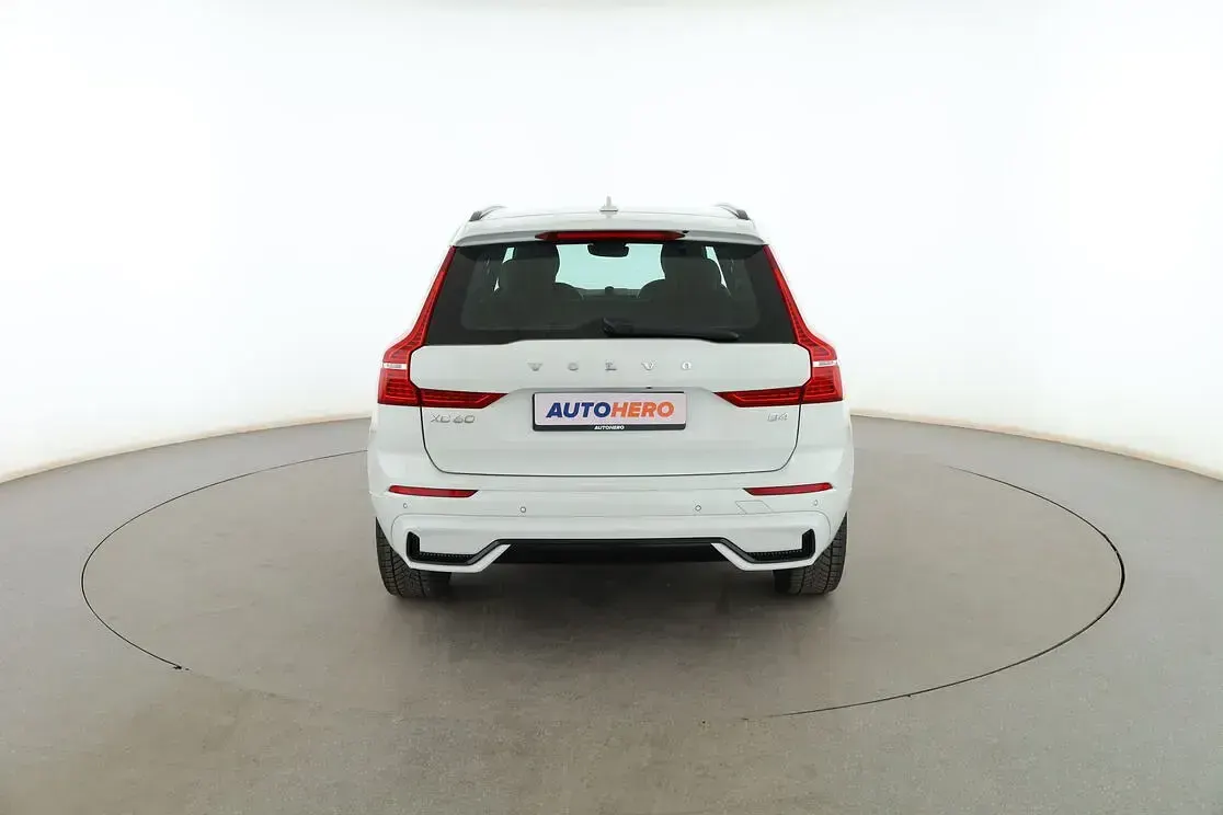 Usado Volvo XC60 R-Design 197 CV (144 kW) 2021 Blanco SUV