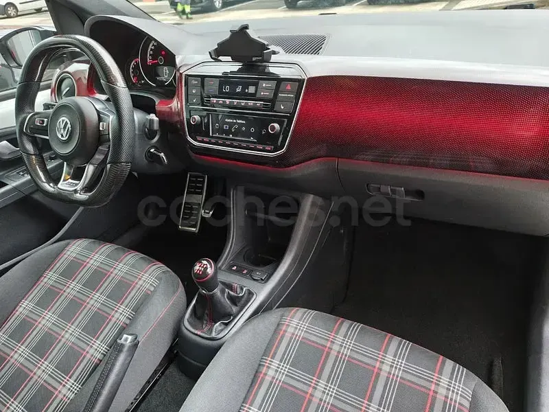 Usado VW up! Beats 75 CV (55 kW) 2018 Blanco Utilitario