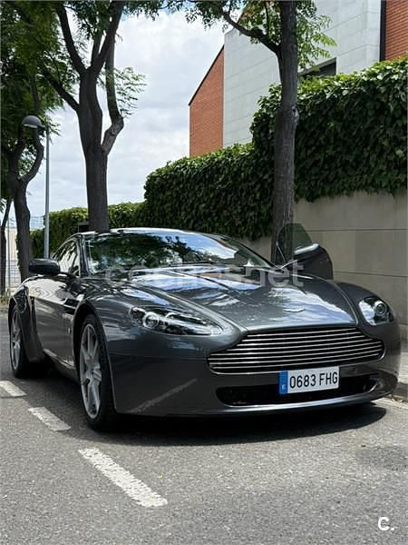 Gris / plata Usado 2006 Aston Martin V8 Vantage Coupe | 54.000 € - Imagen 1/4