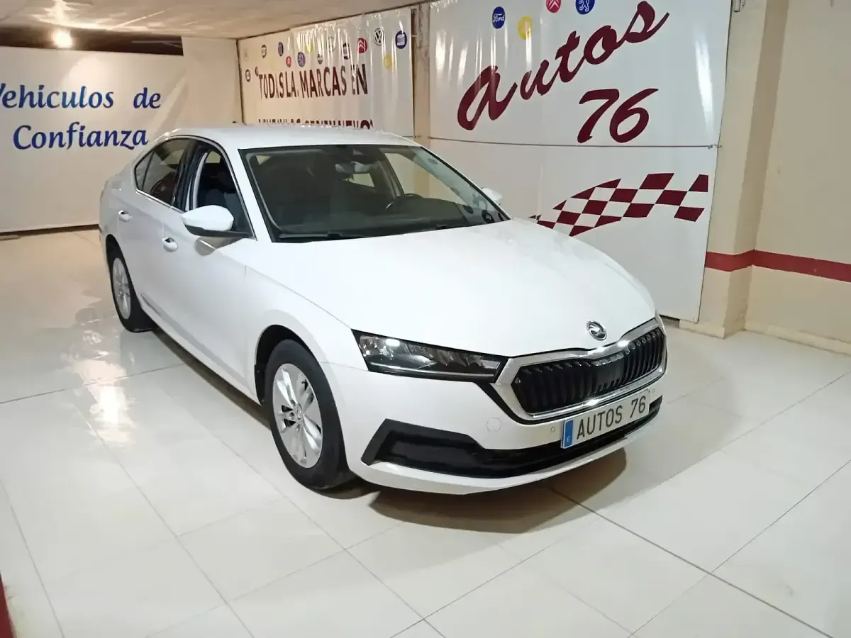 Usado Skoda Octavia Active 115 CV (84 kW) 2023 Blanco