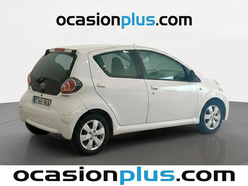 Usado Toyota Aygo Live 68 CV (50 kW) 2012 Blanco Utilitario