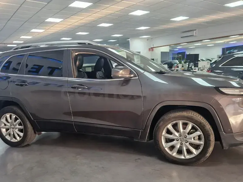 Usado Jeep Cherokee Limited 200 CV (147 kW) 2017 Gris / plata SUV