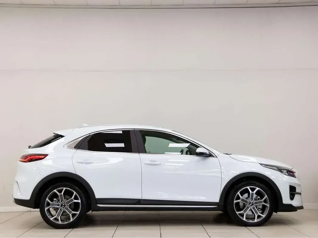 Usado Kia XCeed 140 HP (102 kW) 2019 Branco SUV
