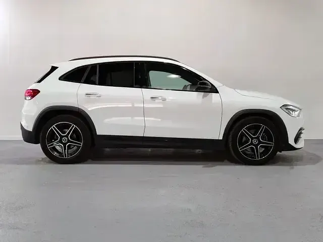 Käytetty Mercedes GLA200 163 HP (119 kW) 2023 Valkoinen Katumaasturi