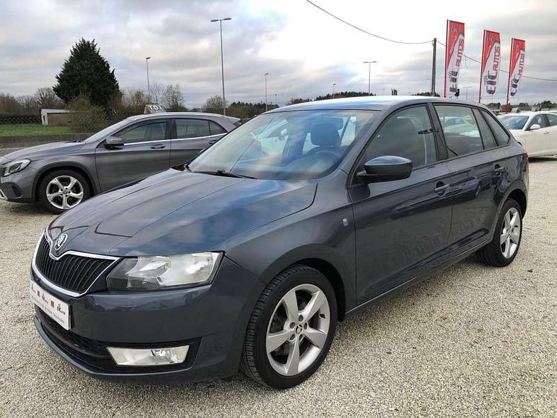 Verde Usado 2015 Skoda Rapid Active Utilitario | 9999 € (Precio justo) - Imagen 1/4