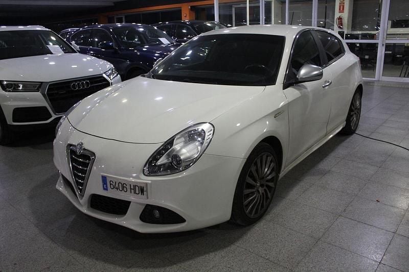 Blanco Usado 2011 Alfa Romeo Giulietta Distinctive Utilitario | 6950 € (Precio justo) - Imagen 1/4
