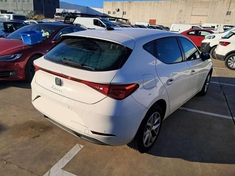 Usado Seat Leon Style 116 CV (85 kW) 2022 Blanco Berlina