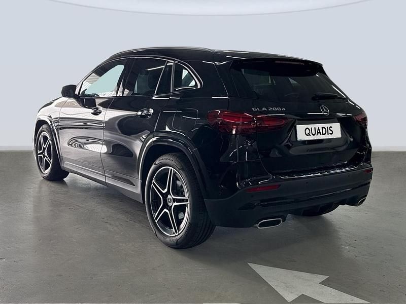 Usado Mercedes GLA200 150 CV (110 kW) 2025 Negro SUV