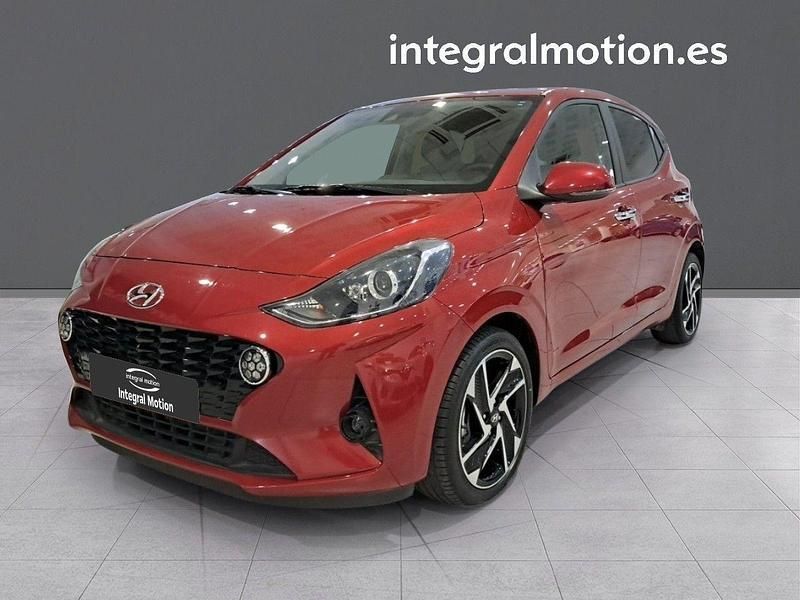 Usado Hyundai i10 66 CV (48 kW) 2023 Rojo Utilitario