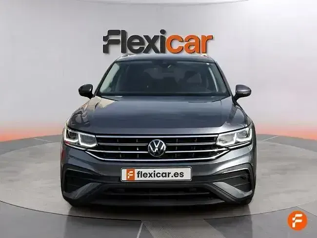 Usado VW Tiguan Life 150 CV (110 kW) 2023 Gris SUV