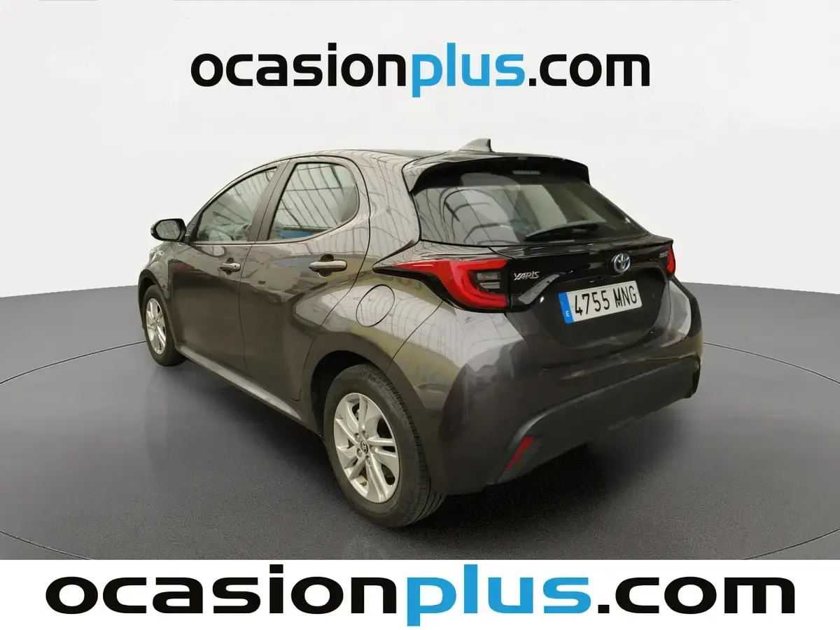 Usado Toyota Yaris Business Edition 116 CV (85 kW) 2024 Gris Utilitario