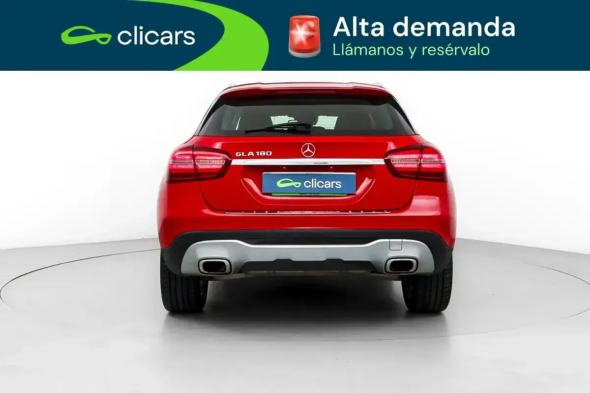 Usado Mercedes GLA180 122 CV (89 kW) 2018 Rojo SUV
