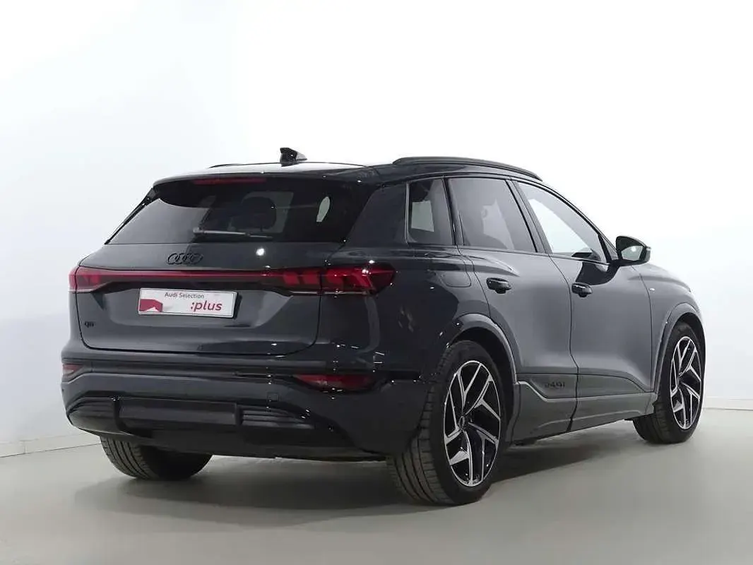 Usado Audi Q6 e-tron Performance 225 kW (306 CV) 2025 Gris SUV