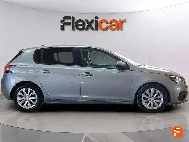 Usado Peugeot 308 Style 130 CV (95 kW) 2020 Gris Berlina