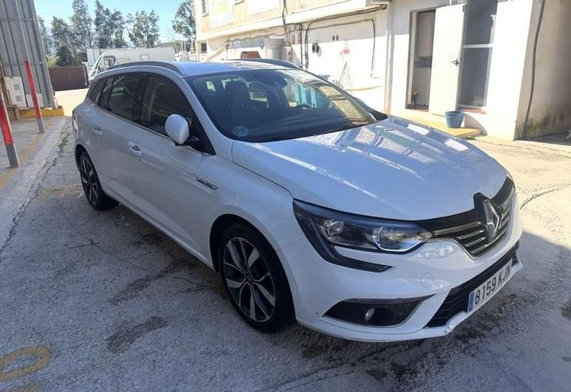 Blanco Usado 2018 Renault Mégane IV Bose Edition Utilitario | 9999 € (Precio justo) - Imagen 1/4