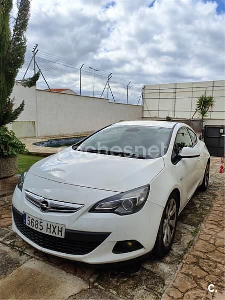Usado Opel Astra GTC Selective 136 CV (100 kW) 2014 Blanco Berlina