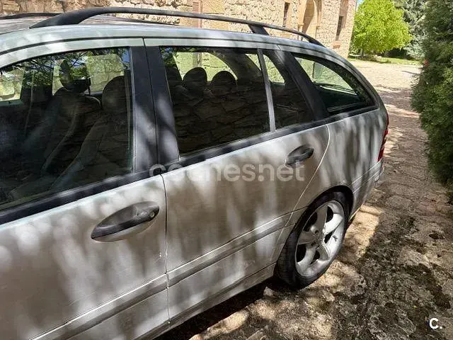 Usado Mercedes C220 Avantgarde 143 CV (105 kW) 2005 Gris / plata Familiar