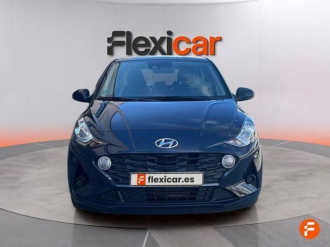 Usado Hyundai i10 67 CV (49 kW) 2022 Gris Utilitario