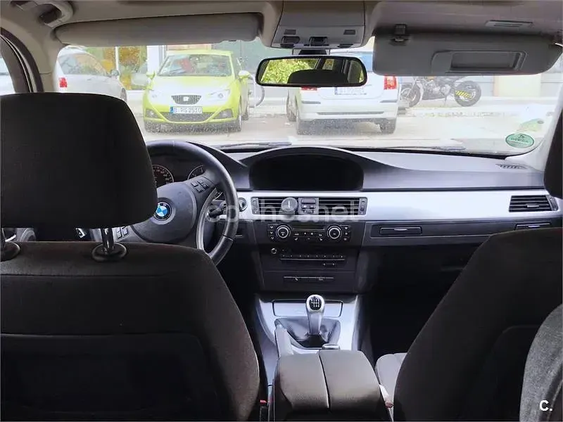 Usado BMW 318 Comfort Edition 143 CV (105 kW) 2011 Negro Familiar