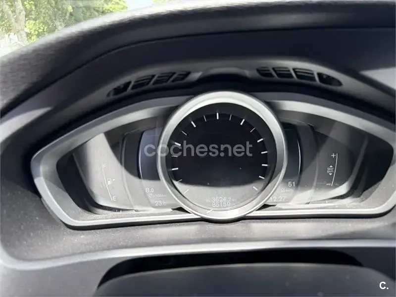 Usado Volvo V40 Momentum 122 CV (89 kW) 2018 Gris / plata Berlina