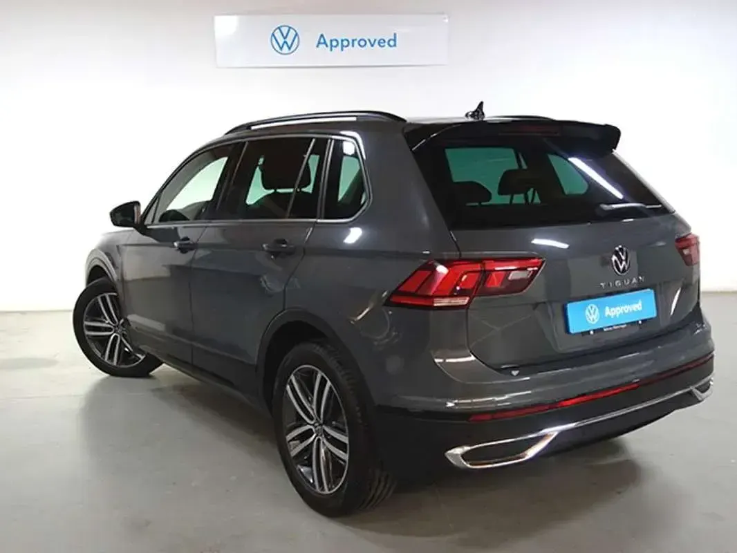 Käytetty VW Tiguan Sport 150 HP (110 kW) 2022 Harmaa Katumaasturi