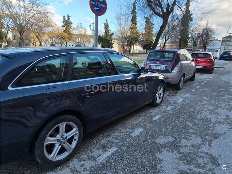 Usado Audi A4 120 CV (88 kW) 2013 Azul Familiar