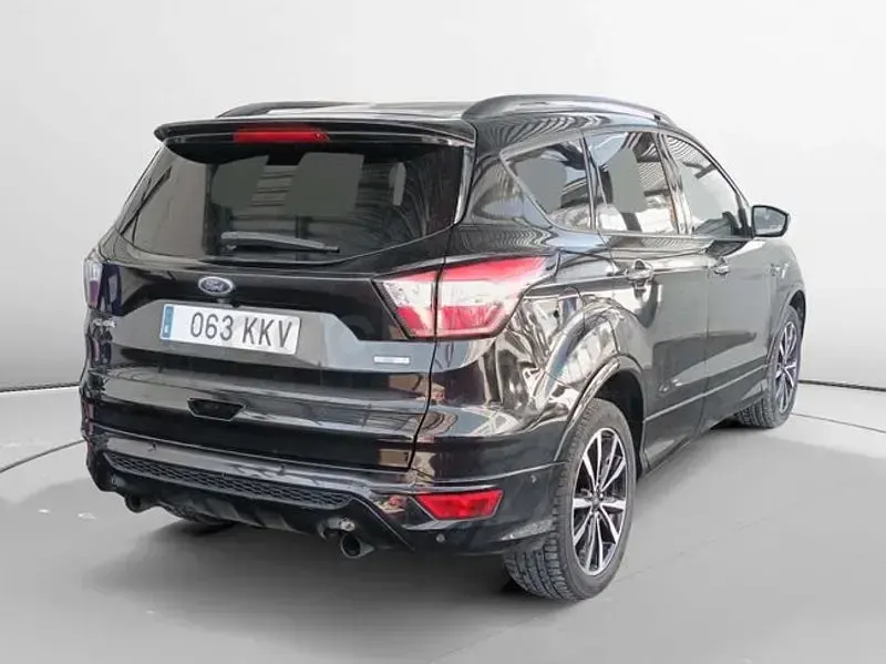 Usado Ford Kuga ST-Line 150 CV (110 kW) 2018 Negro SUV