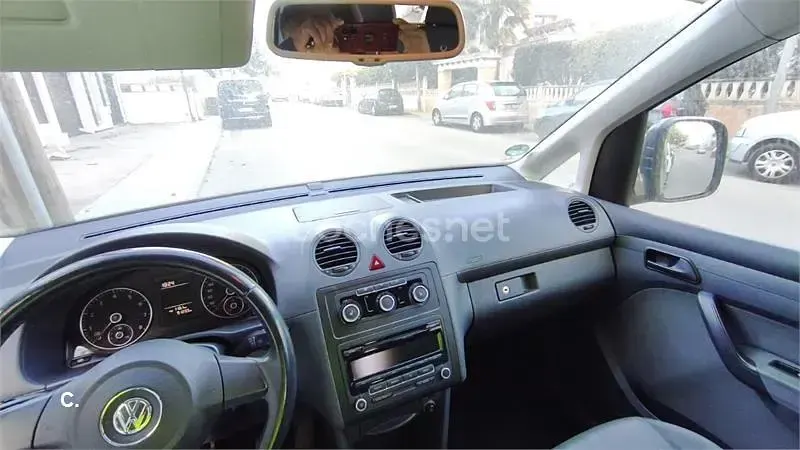 Usado VW Caddy Comfortline 105 CV (77 kW) 2012 Gris / plata Monovolumen