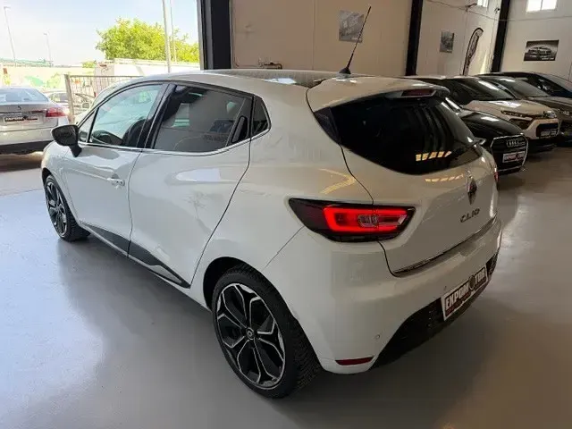 Usado Renault Clio Zen 120 CV (88 kW) 2018 Blanco