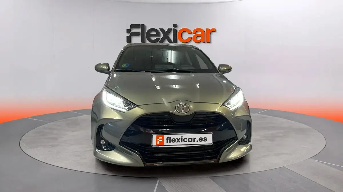 Usado Toyota Yaris Hybrid Active 116 CV (85 kW) 2024 Verde Berlina