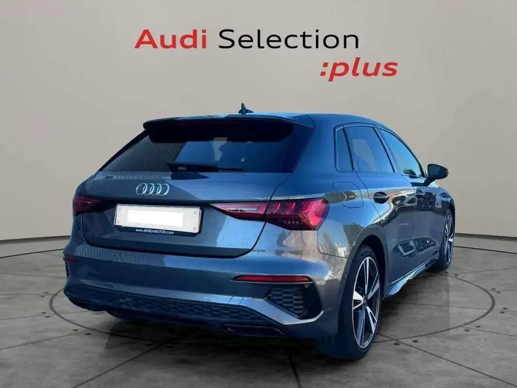 Usado Audi A3 Sportback Ambiente 150 CV (110 kW) 2021 Gris Utilitario