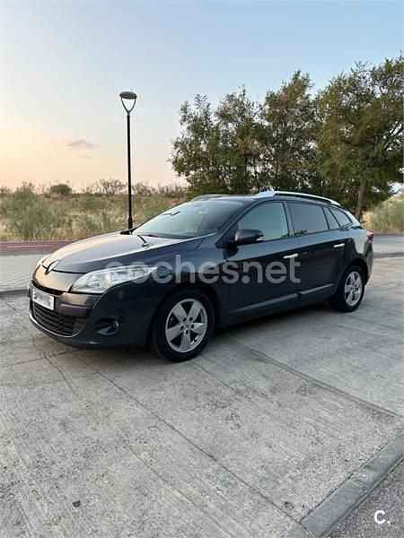 Gris / plata Usado 2011 Renault Mégane GrandTour Dynamique Familiar | 5650 € (Precio justo) - Imagen 1/4