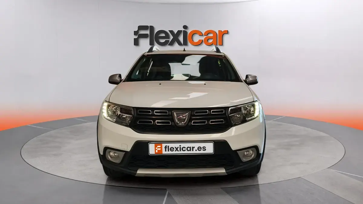 Usado Dacia Sandero Comfort 90 CV (66 kW) 2019 Blanco Berlina