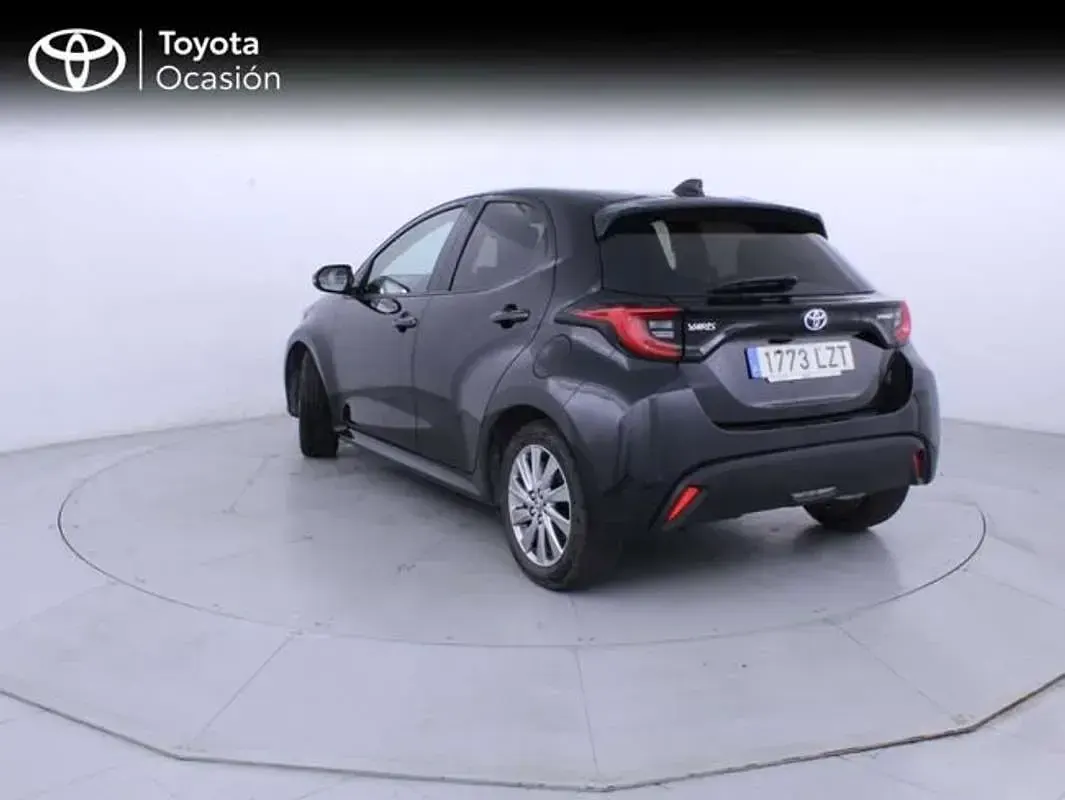 Usado Toyota Yaris Active 116 CV (85 kW) 2022 Negro Utilitario