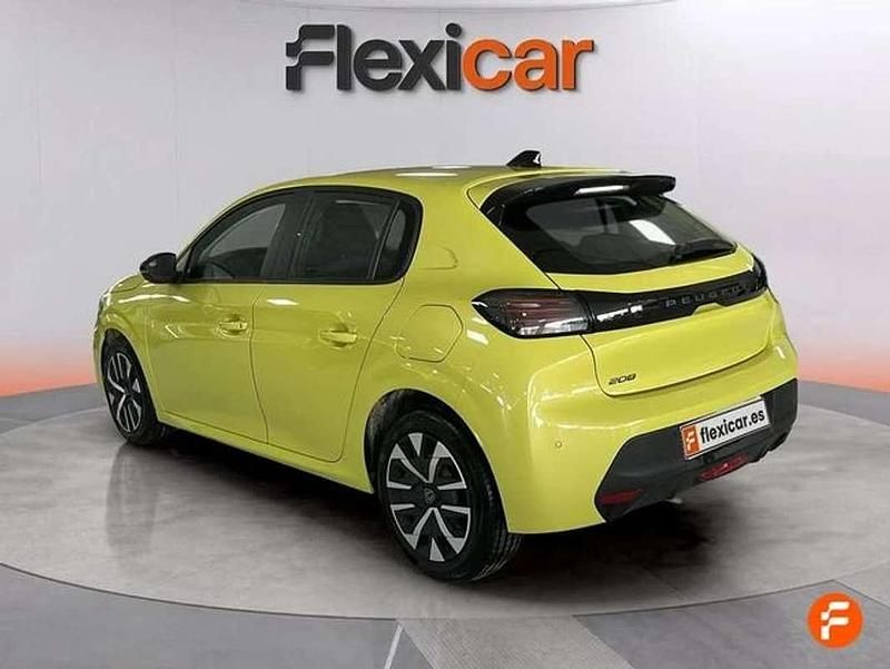 Usado Peugeot 208 Allure 102 CV (75 kW) 2024 Verde Utilitario