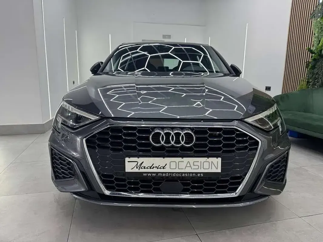 Usado Audi A3 Sportback S-Line 204 CV (150 kW) 2023 Gris Utilitario