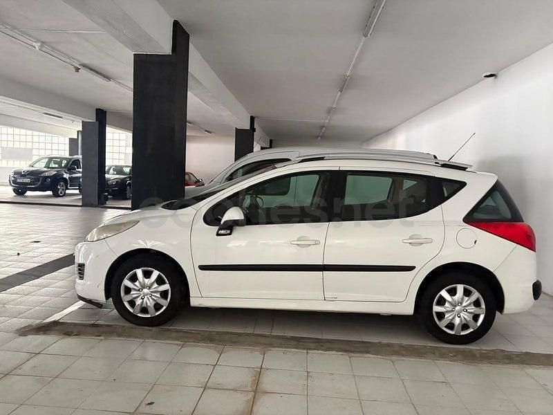 Usado Peugeot 207 90 CV (66 kW) 2010 Blanco Familiar
