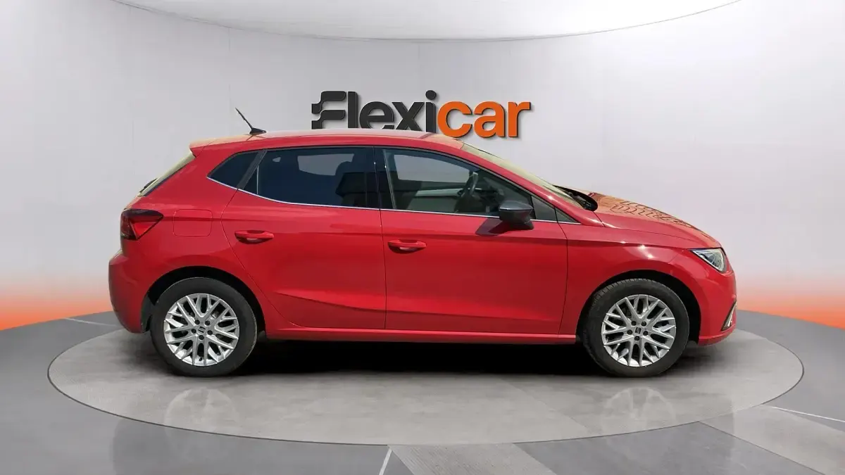 Usado Seat Ibiza 116 CV (85 kW) 2024 Rojo Utilitario