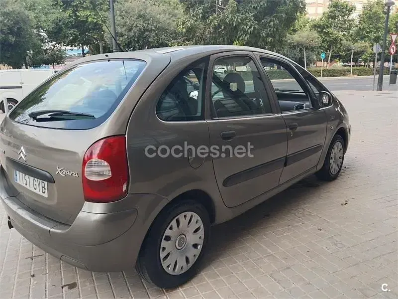 Usado Citroën Xsara Picasso 92 CV (67 kW) 2010 Marrón Monovolumen
