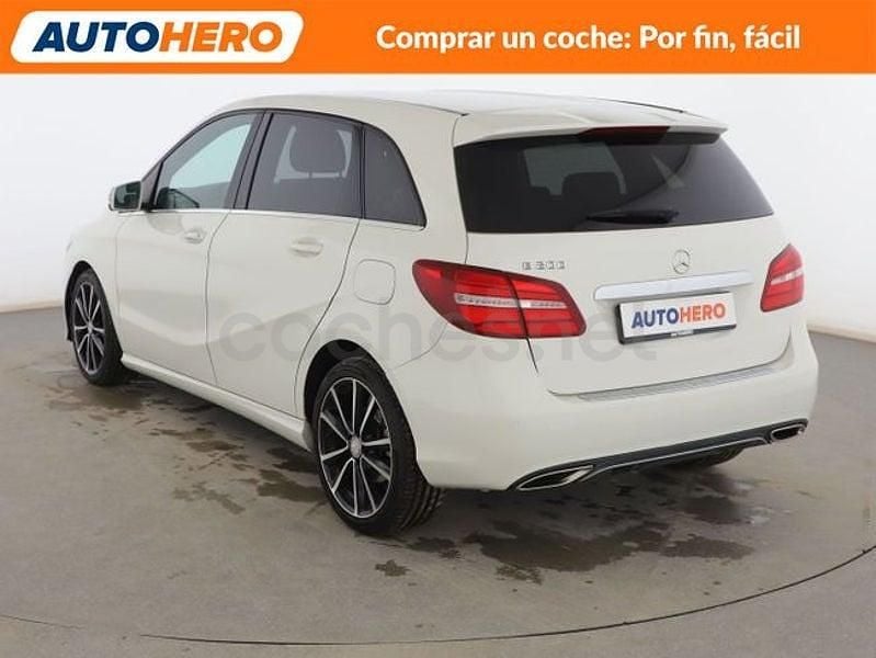 Usado Mercedes B200 Urban 136 CV (100 kW) 2016 Blanco Monovolumen