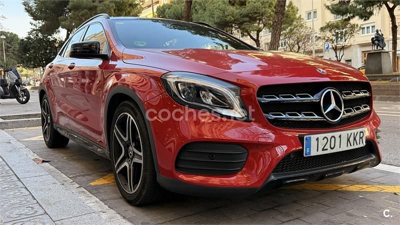 Usado Mercedes GLA200 AMG line 136 CV (100 kW) 2018 Rojo SUV