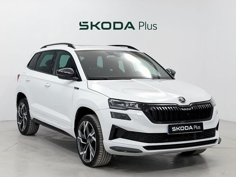 Usado Skoda Karoq SportLine 150 CV (110 kW) 2025 Blanco SUV