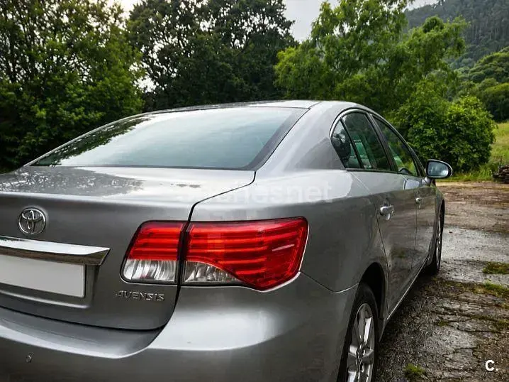Usado Toyota Avensis Advance 124 CV (91 kW) 2012 Gris / plata Berlina