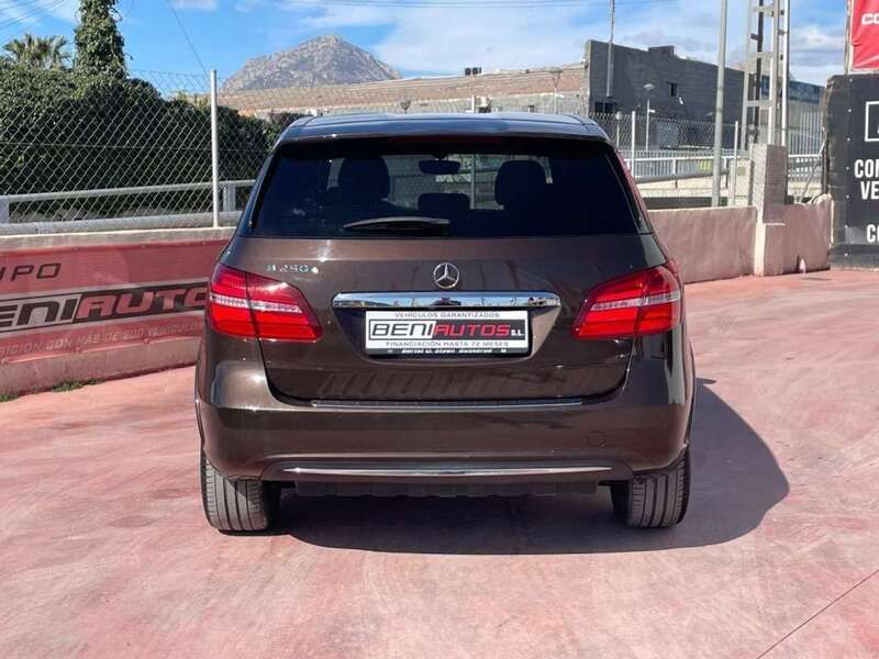 Usado Mercedes B250e 131 kW (179 CV) 2016 Marrón Monovolumen