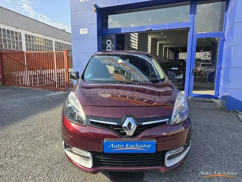 Usado Renault Scénic LIMITED 110 CV (80 kW) 2016 Granate Monovolumen