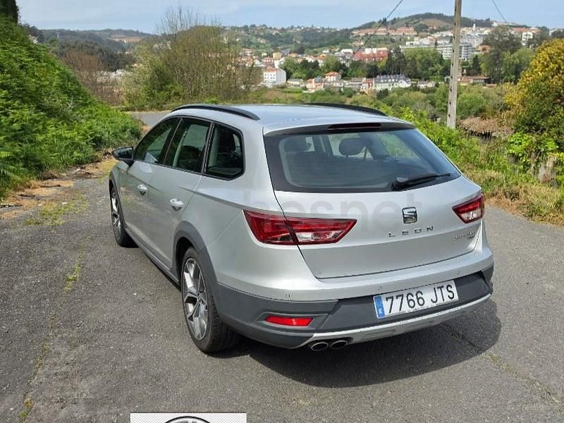 Usado Seat Leon 4Drive 150 CV (110 kW) 2016 Gris / plata Familiar