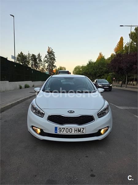 Blanco Usado 2012 Kia Ceed GT Berlina | 6500 € (Un poco caro) - Imagen 1/4