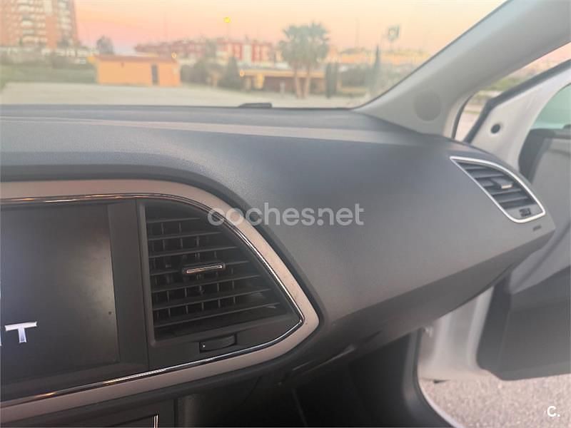 Usado Seat Leon Style 115 CV (84 kW) 2019 Blanco Familiar