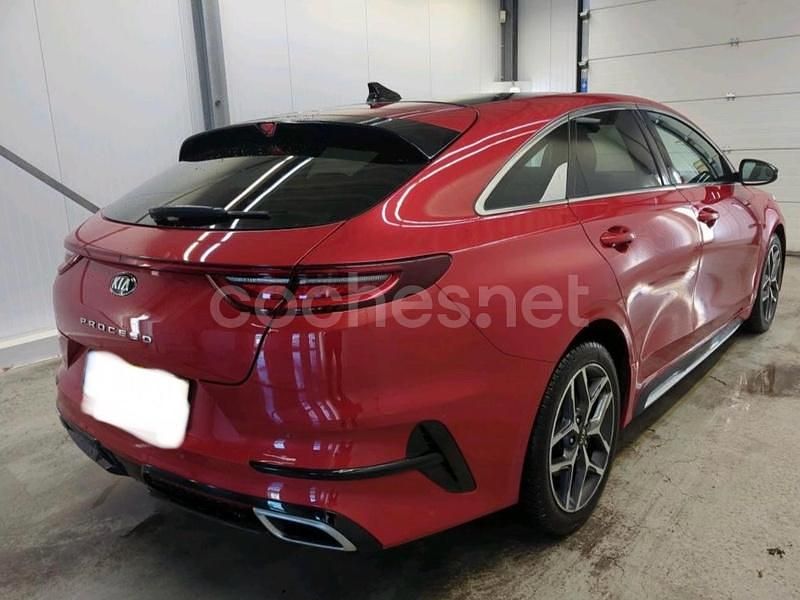 Usado Kia ProCeed GT-Line 160 CV (117 kW) 2021 Granate Familiar
