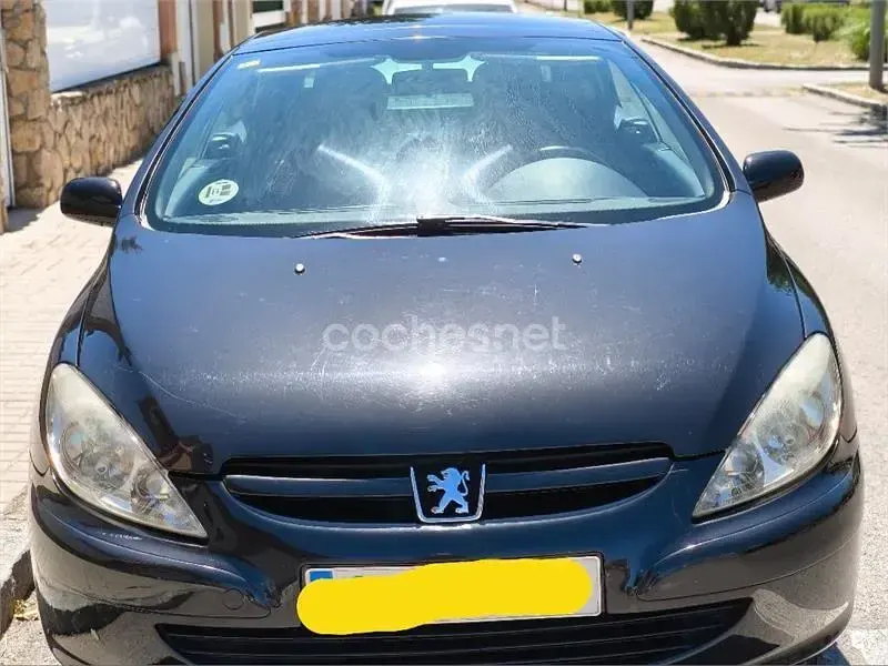 Usado Peugeot 307 CC 110 CV (80 kW) 2004 Negro Descapotable